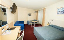 Golden Chain Palm Court Motor Inn - Port Macquarie - Hobart Tourism 1