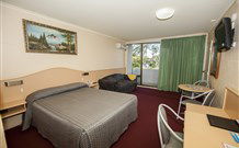 Golden Chain Palm Court Motor Inn - Port Macquarie - Hobart Tourism 3
