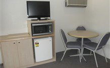 Pine Lodge Motel - Woolgoolga - Hobart Tourism 3