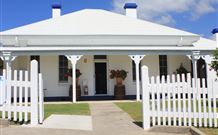 Smoky Cape Lighthouse Bed And Breakfast - Tourism TAS 2