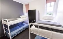 Crown And Anchor Hotel - Tourism TAS 1