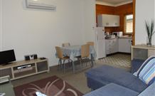 2 Dogs Cottages - Lemon - Hobart Tourism 1