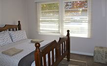 Chalet Chic - Hobart Tourism 0