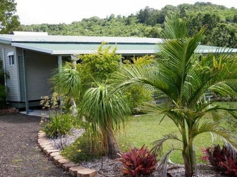 Halls Country Cottages - Tourism TAS 3