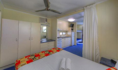 Alex Beach Cabins And Tourist Park - Tourism TAS 17