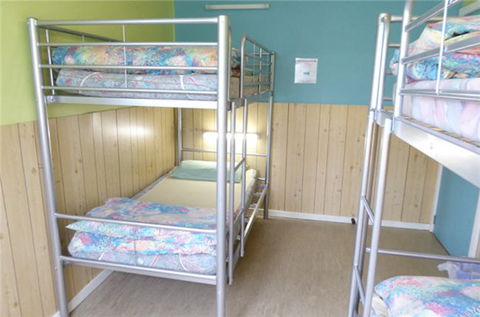 Coles Bay - Esplanade YHA - Tourism TAS 1