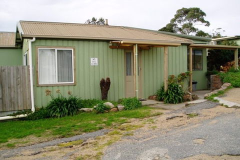 Coles Bay - Esplanade YHA - Tourism TAS 2
