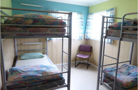 Coles Bay - Esplanade YHA - Tourism TAS 3