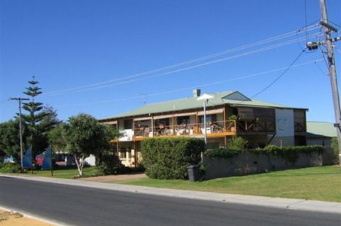 Lancelin YHA - Tourism TAS 3