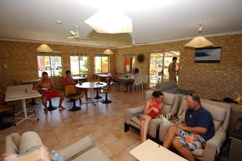 Lancelin YHA - Tourism TAS 7