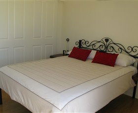 Rubyvale Gem Gallery Apartments - Hobart Tourism 1