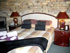 Centre Point Mid-City Motor Inn - Tourism TAS 1