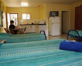 Ashs Holiday Units And Cafe - Tourism TAS 3