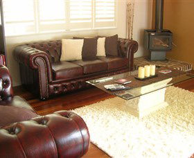 Cayambe View Bed And Breakfast - Hobart Tourism 1
