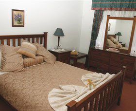 Hillside Bed And Breakfast And Gumnut Cottage - Hobart Tourism 3