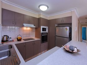 La Grande Apartments Broadbeach - Tourism TAS 1