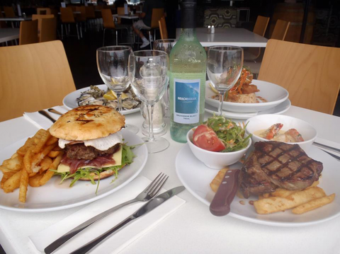 Kirra Beach Hotel - Tourism TAS 13