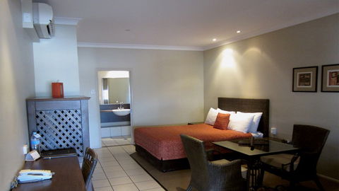 BEST WESTERN Bungil Creek Motel - Hobart Tourism 1