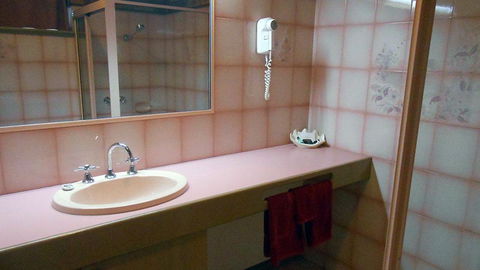 BEST WESTERN Pines Country Club Motor Inn - Hobart Tourism 0