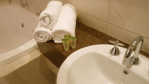 BEST WESTERN Wyndhamere Motel - Hobart Tourism 0