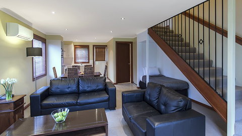 BEST WESTERN Colonial Village Motel - Tourism TAS 1