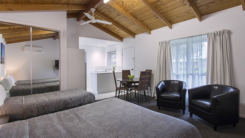 BEST WESTERN Colonial Village Motel - Tourism TAS 2