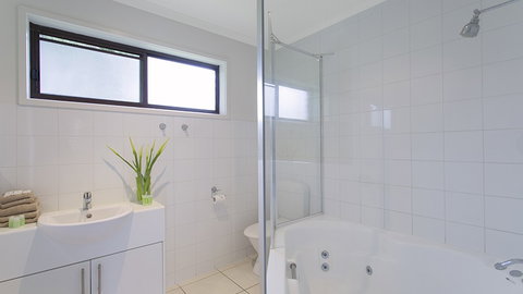 BEST WESTERN Colonial Village Motel - Tourism TAS 5