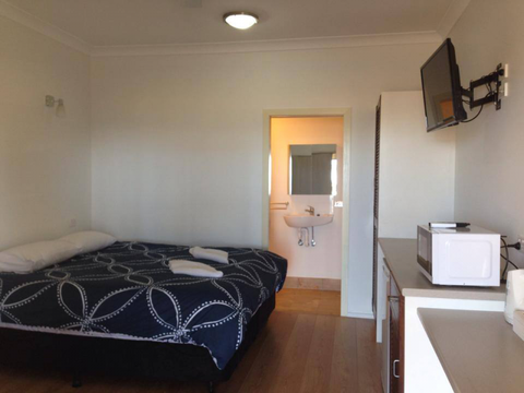 Pine Beach Hotel-Motel - Tourism TAS 15