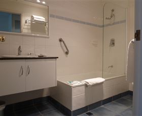 Mayfair Plaza Motel - Tourism TAS 3