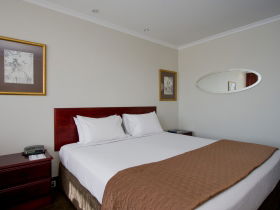 Fountainside Hotel