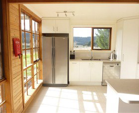 Pinot Cottage On Charles Reuben Estate - Tourism TAS 5