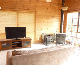 Pinot Cottage On Charles Reuben Estate - Tourism TAS 4