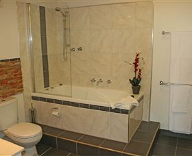 Beach Apartments - Tourism TAS 5