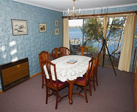Waterside Accommodation - Derwent Retreat - Tourism TAS 2