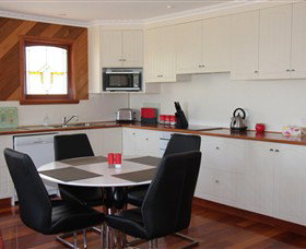 Anchlia Waterfront Cottages - Tourism TAS 2