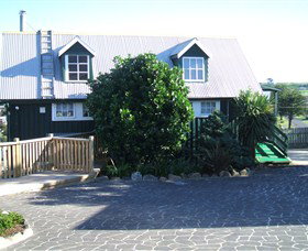Touchwood Cottages & Craft Gallery & Cafe - Tourism TAS 1