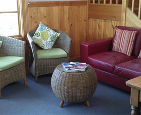 Touchwood Cottages & Craft Gallery & Cafe - Tourism TAS 5