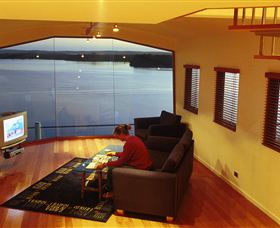 Wheelhouse Apartments - Tourism TAS 1