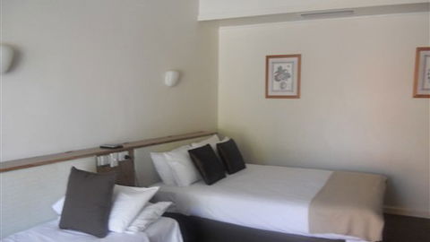 Burkes Hotel Motel - Tourism TAS 0