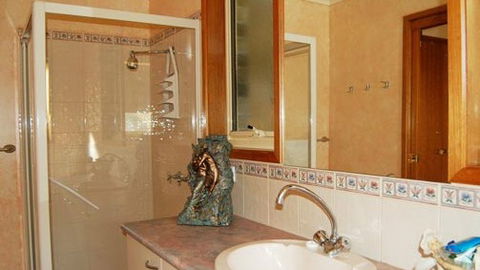 Surfcoast Cottages - Tourism TAS 3