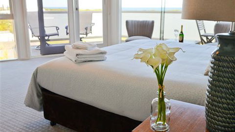 Whitesbeach Guesthouse - Tourism TAS 1
