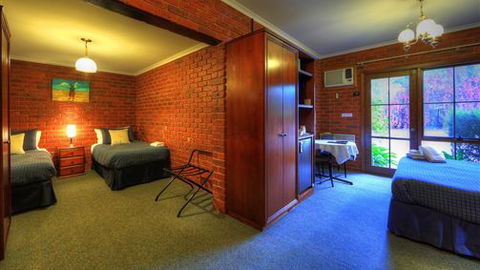 Armour Motor Inn - Hobart Tourism 1