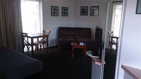 Budget On The Lake - Hobart Tourism 0
