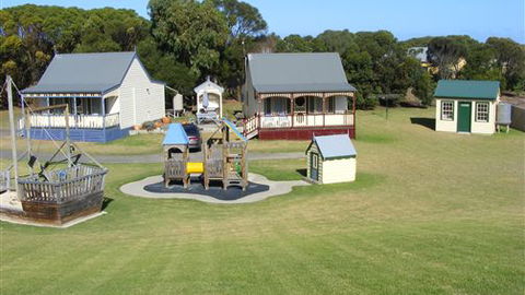 Belfast Cottages - Hobart Tourism 4