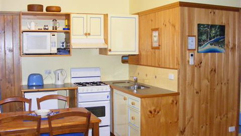 Belfast Cottages - Hobart Tourism 5
