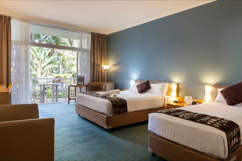 Absolute Beachfront Opal Cove Resort - Tourism TAS 3