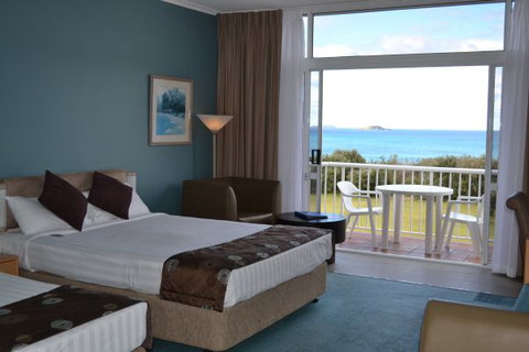 Absolute Beachfront Opal Cove Resort - Tourism TAS 8
