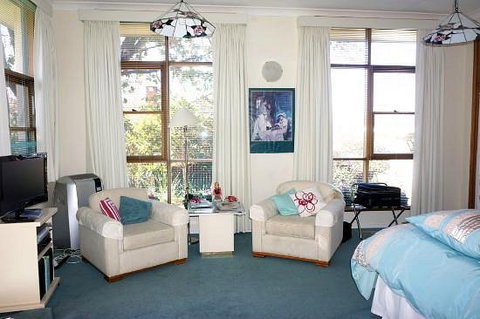 Practically Lakeside B And B - Tourism TAS 1