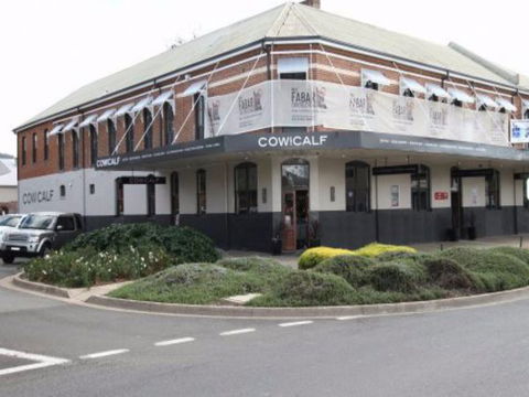Cow And Calf Hotel - Hobart Tourism 1