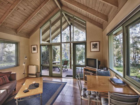 Hobbs Point Cottage - Hobart Tourism 2